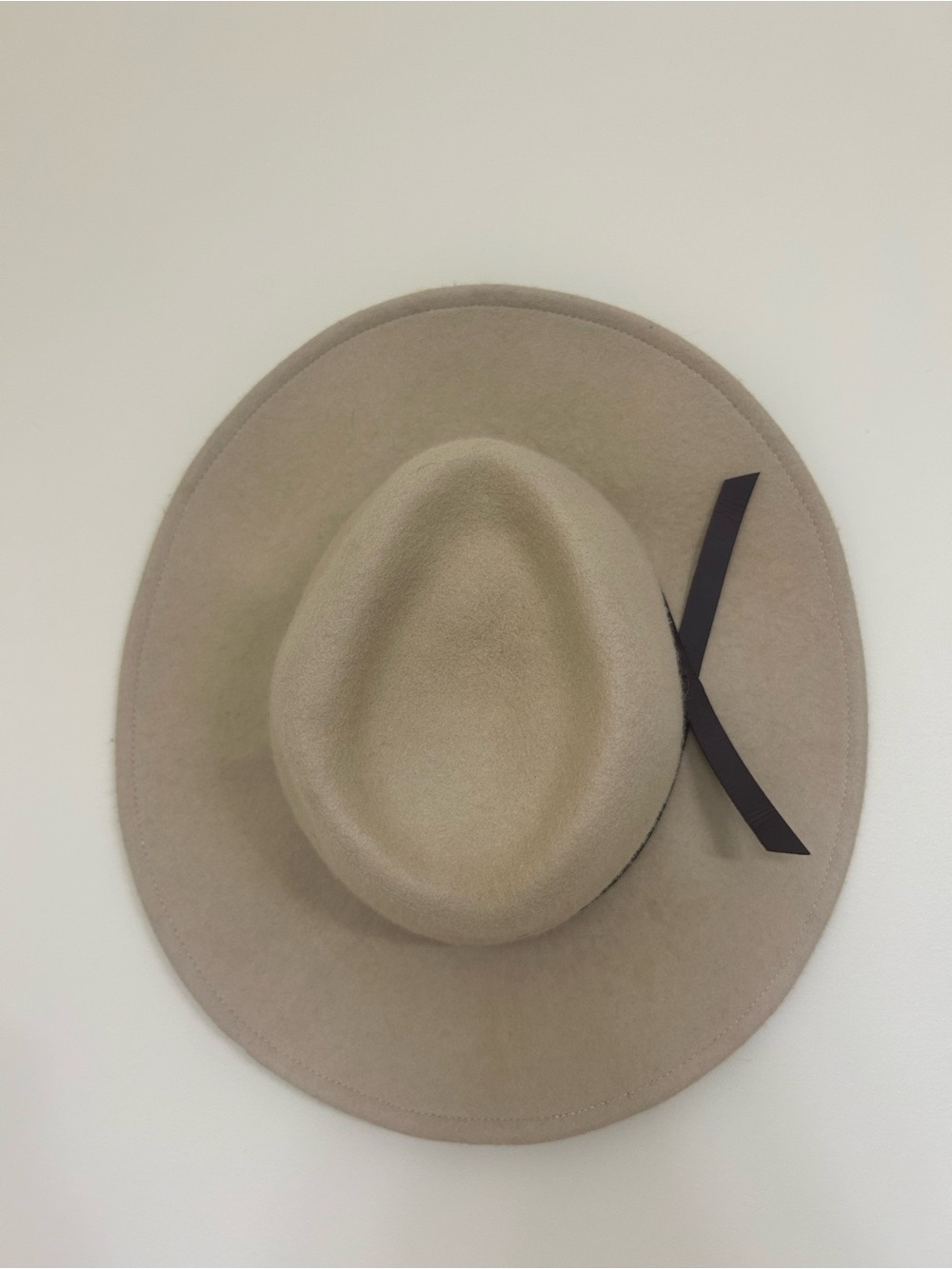 Wide brim felt hat